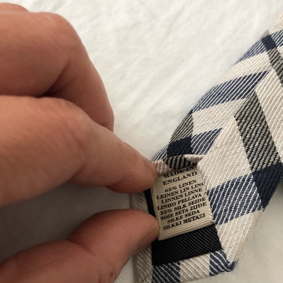 ❌❌SOLD❌❌ Burberry Silk Linen mens tie - Picture 3 of 6